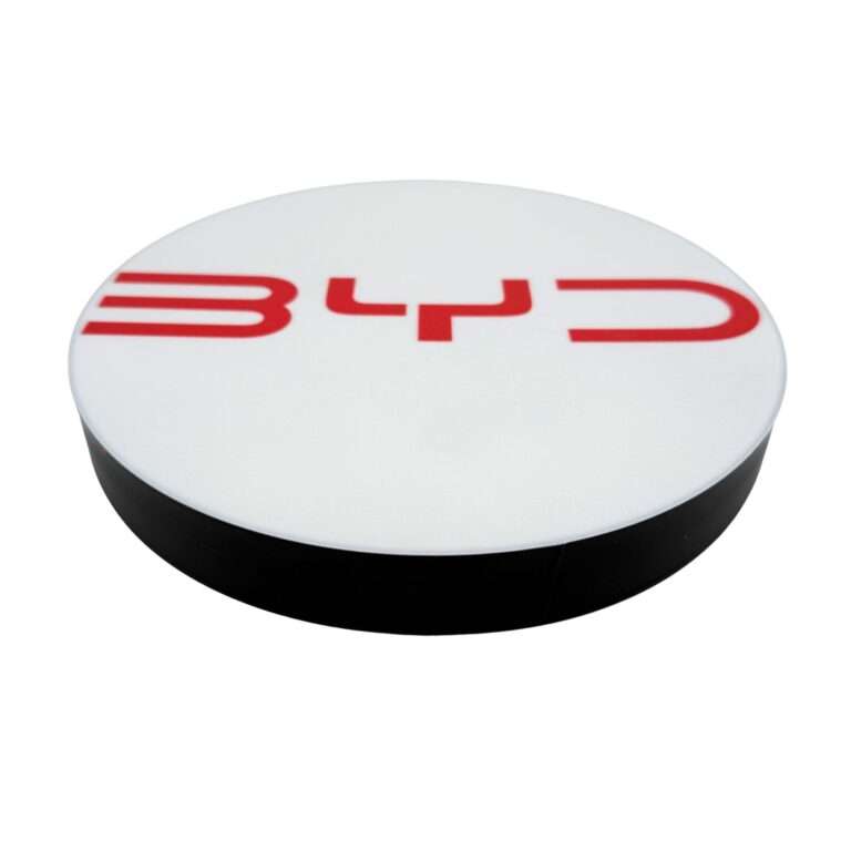 Runde BYD LED-Lampe mit Logo in rot weiß schwarz