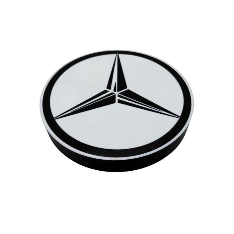 Runde Mercedes-Benz LED-Leuchte mit Logo in schwarz weiß beleuchtet